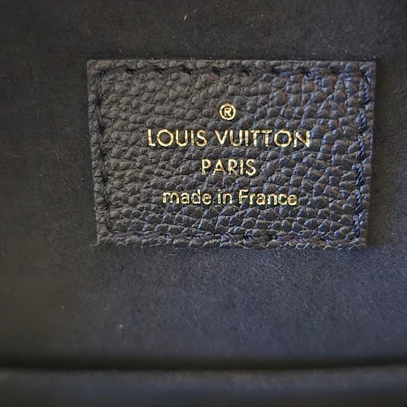 Louis Vuitton Boite Chapeau Souple MM Crossbody Bag - Picture 13 of 17